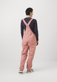 Fjällräven VARDAG DUNGAREE TROUSERS W - Āra bikses - dusty rose