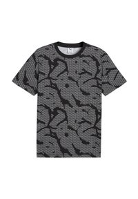 Sort kortærmet t-shirt med et struktureret mønster bestående af gentagne hvide tekster og abstrakte former. Rund halsudskæring og afslappet pasform.