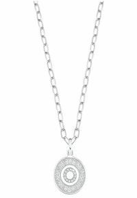 Collana d'argento con un design a catena. Presenta un pendente rotondo con intricati motivi e un cerchio centrale di piccoli gemme.