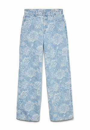 Jean en denim bleu clair à jambes larges avec imprimé floral blanc, poches avant, passants pour ceinture, et fermeture par bouton et fermeture éclair.