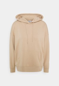 Sudadera beige con capucha, bolsillo frontal, corte holgado y puños acanalados. Tejido suave con una textura lisa y cordones en la capucha.