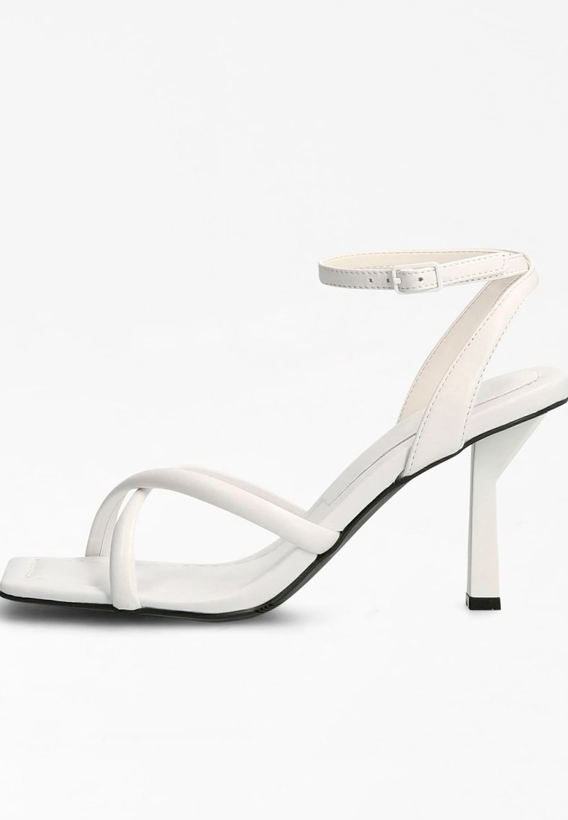 GUESS Sandalia FADEY Para Mujer : GUESS