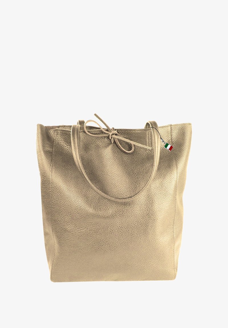 Gouden leren tote bag met een gestructureerd oppervlak, twee ronde handvatten en een trekkoordsluiting. Heeft een klein Italiaans vlagdetail.