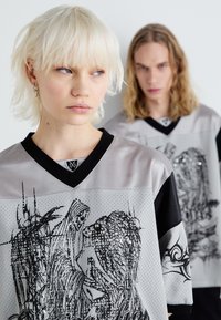 Jaded London FOOTBALL UNISEX - Print T-shirt - silver