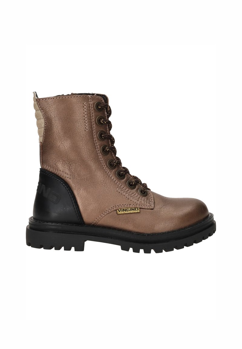 Bruine leren enkelboots met een gestructureerde afwerking, ronde neus, metalen oogjes en een contrasterende zwarte hak met het merkembleem.
