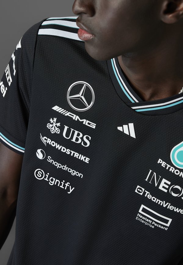 MERCEDES - AMG PETRONAS FORMULA ONE TEAM DRIVER AUTHENTIC BLACK MEN - Print T-shirt2