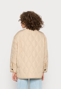 ONLY ONLCHARLEE JACKET - Casaco leve - white pepper