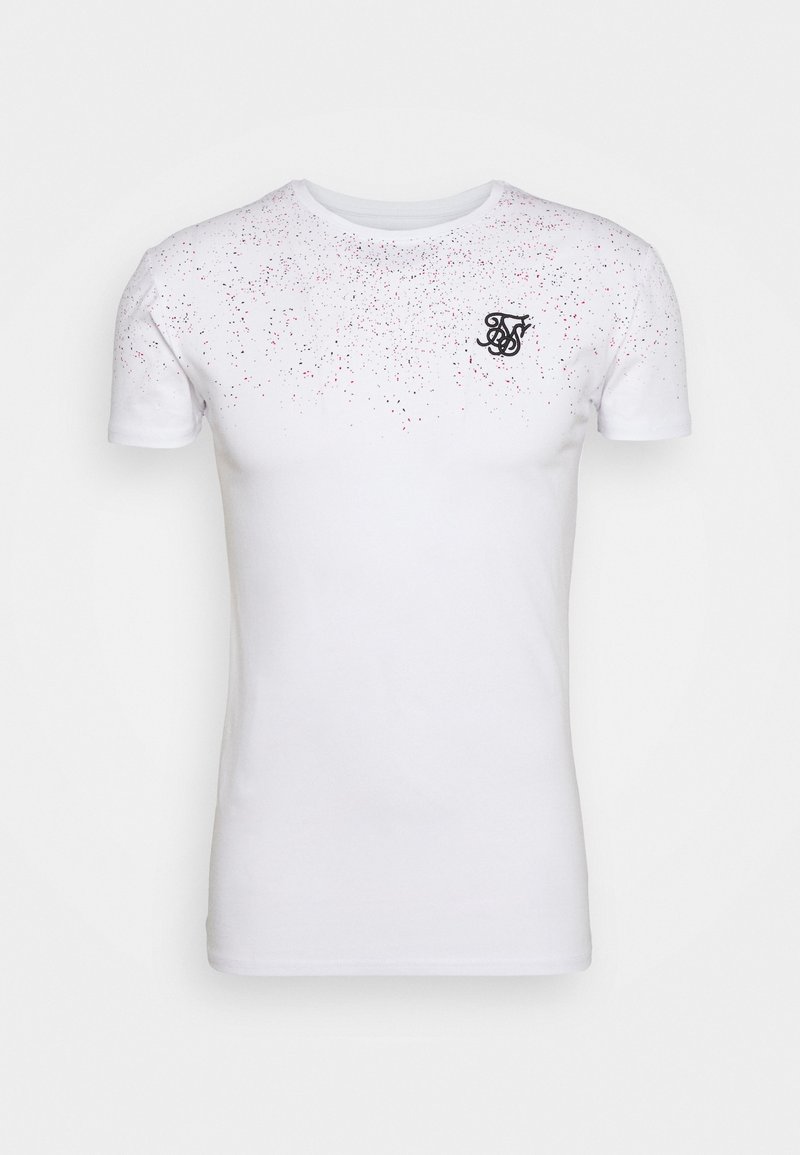 Hvid bomulds-t-shirt med korte ærmer, der har en gradient af lyserøde pletter over den øverste halvdel og et sort logo på venstre bryst.