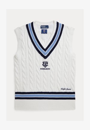 Weißes ärmelloses Pulloverweste mit Zopfmuster, mit marineblauen und hellblauen Streifen am V-Ausschnitt und Saum, Wimbledon-Logo in der Mitte, Ralph Lauren Signatur unten rechts.