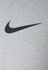 Nike Performance M NK TOP SS HPR DRY - T-skjorte til trening - particle grey/grey fog/heather/black