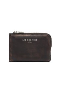 Brązowy skórzany portfel z zamkiem błyskawicznym, cechujący się gładką fakturą, obszytymi krawędziami oraz tłoczonym srebrnym logo marki na przedniej stronie.