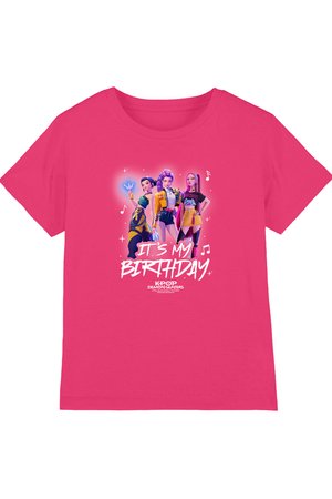 Helles pinkfarbenes T-Shirt mit drei animierten weiblichen Charakteren und weißem Text "IT'S MY BIRTHDAY" und darunter "K-POP DEMON HUNTERS".