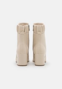 Marco Tozzi Stiefelette - cream