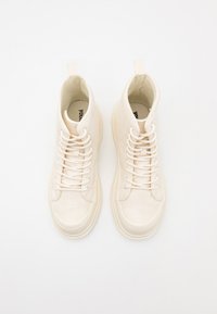 Thumbnail Image 4