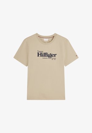 Tommy Hilfiger, NAUTICAL CHEST GRAPHIC TEE BRAND LOVE - Trükipildiga T-särk - batique khaki