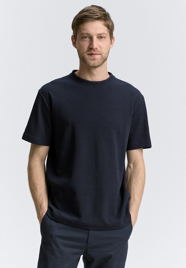 MIT STRUKTUR - T-Shirt basic