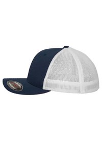 Tamna plava bejzbol kapa s čvrstim prednjim dijelom i bijelom mrežastom pozadinom, s zakrivljenim vizirima i snapback zatvaranjem.