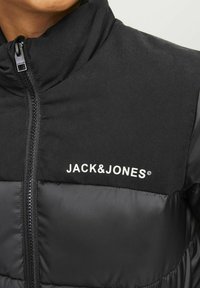Jack & Jones Junior PUFFER - Regnjacka - schwarz