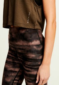 Next Top - caramel brown