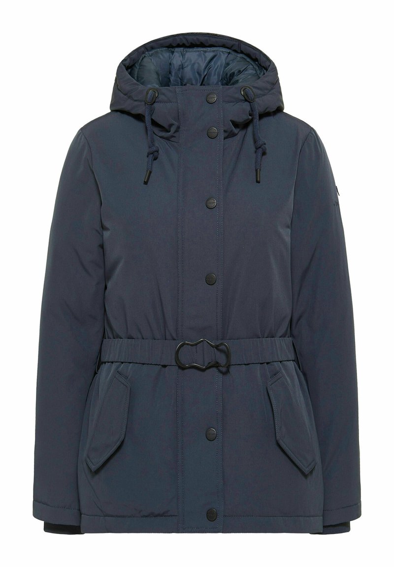 Giacca imbottita blu navy con cappuccio, cordoncino, bottoni a pressione, vita con cintura e due tasche laterali. Texture liscia e materiale resistente.