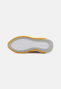 Nike Performance INFINITY FLOW UNISEX biały