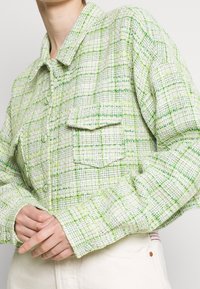 Missguided Lehká bunda - green