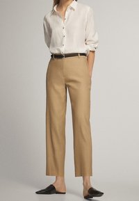 Massimo Dutti Spodnie materiałowe
