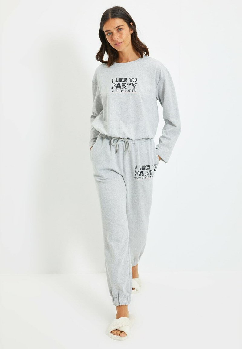 Damen Nachthemden | Trendyol Nachtwäsche Set grey/grau - XG47214 Damen Nachthemden | Trendyol Nachtwäsche Set grey/grau - XG47214