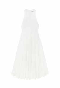 Vestido de algodón blanco con un torso ajustado y falda acampanada en capas. Presenta un escote redondo sencillo y diseño sin mangas.
