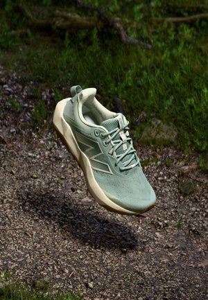 DYNASOFT NITREL V6 - Chaussures de running - mosaic green