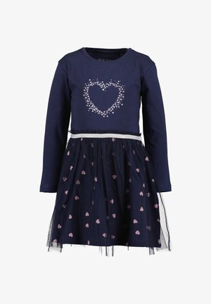Marineblaue Langarmkleid mit silbernem Herz aus kleinen Sternen oben und einem Rock mit rosa Herzmustern und einem transparenten Überzug.