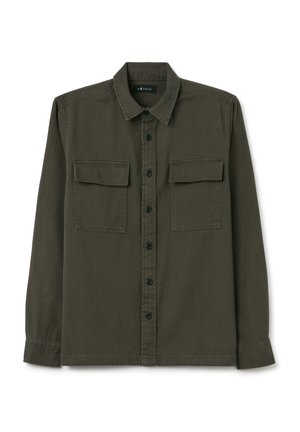 Giacca camicia verde oliva scuro in cotone, con chiusura a bottoni, colletto a punta e due tasche sul petto con pattina.