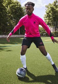 Nike Performance ACADEMY 23 - Pantalón corto de deporte - black/sunset pulse