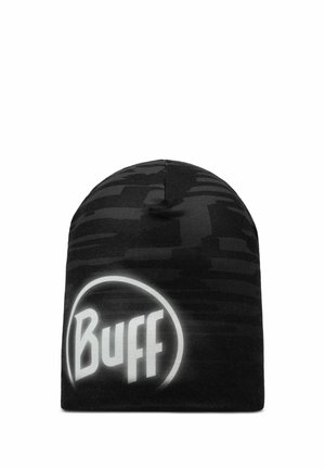 Schwarze Beanie-Mütze mit glatter Textur, die ein erhabenes Design aufweist. Die Vorderseite zeigt ein großes, weißes "Buff"-Logo innerhalb eines kreisförmigen Akzents.