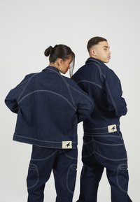 LEGACY STUDIOS CLUE UNISEX - Casaco de ganga - blue wash