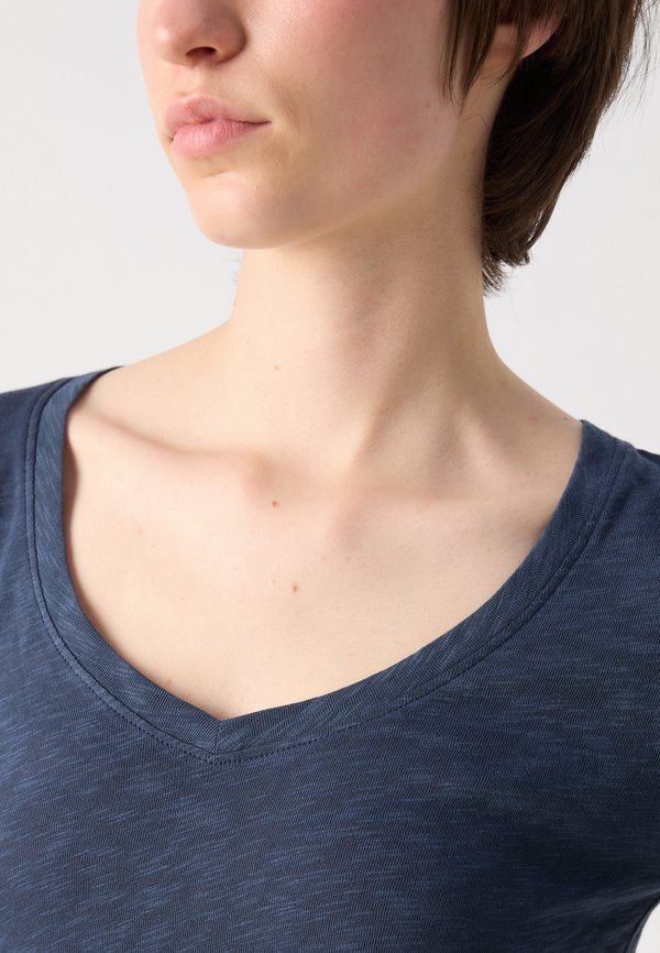 SHORT SLEEVE V NECK - Basic T-shirt2