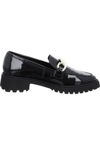 Mocassins en cuir verni noir avec une semelle en caoutchouc épaisse, présentant un accent décoratif en métal argenté à l'avant. Design classique avec finition brillante.