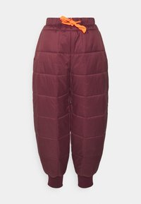Bordeauxfarbene, gepolsterte Hose mit einem gesteppten Design, elastischem Bund und leuchtend orangefarbenem Kordelzug. Mit elastischen Bündchen an den Knöcheln.