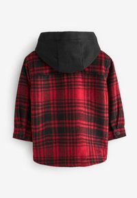 Röd och svart rutigt skjortjacka med svart huva. Tillverkad av mjukt tyg, med långa ärmar och knappslut för ärmarna.