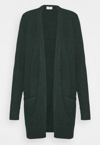 Mörkgrön kofta i mjukt stickat material, med öppen fram, långa ärmar och två framfickor. Ribbade detaljer vid ärmarna.