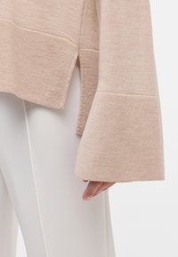Eterna MIT RUNDHALS - Trui - beige