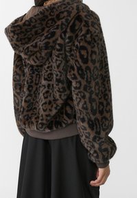 Stradivarius Vinterjakker - dark brown