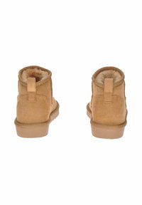 Stivaletti alla caviglia in suede tan con un morbido rivestimento in pelliccia, suola in gomma piatta e una linguetta sul retro. Superficie testurizzata e dettagli cuciti.