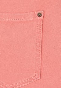 Non sélectionné, vieux rose