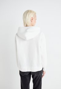 Levi's® ASH HOODIE - Sudadera - bright white