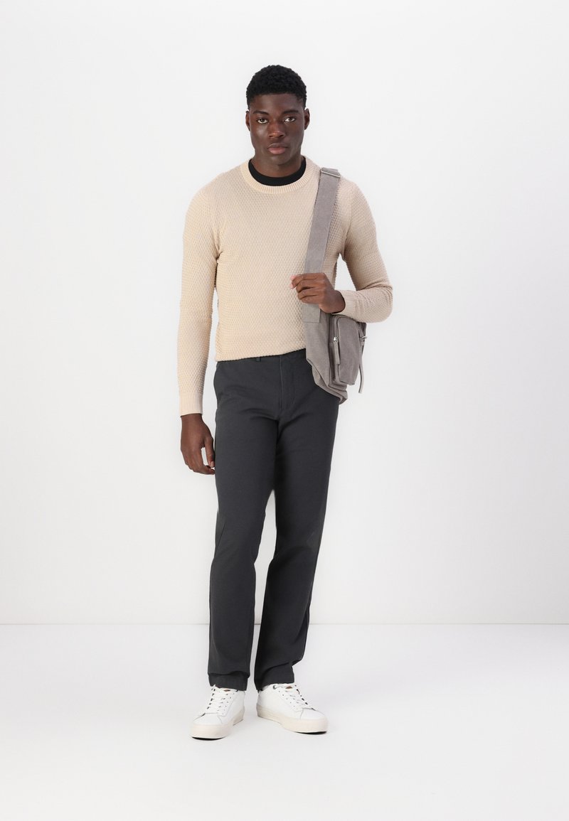 dockers Smart 360 Flex Chino Tapered Pants heren, Zwart, 36W / 36L dockers Smart 360 Flex Chino Tapered Pants heren, Zwart, 36W / 36L