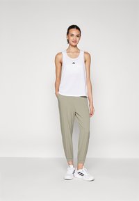 adidas Performance AEROREADY ESSENTIALS MINIMAL BRANDING WOVEN - Joggebukse - silver pebble