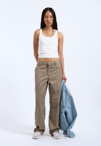 Dr.Denim HILL - Trousers - khaki