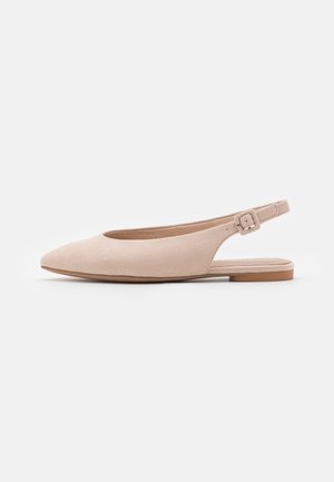 Beige ruskind slingback flad sko med spids tå, minimalistisk design, justerbar ankelrem og flad gummisål.