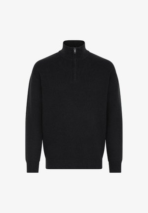 Czarny sweter typu pulower z wysokim kołnierzem i półzamkiem. Posiada długie rękawy oraz ribbowane mankiety i dół. Gładki, teksturowany materiał.